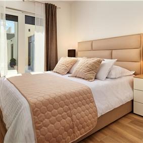 6 bedroom villa with heated pool near Omis, sleeps 12